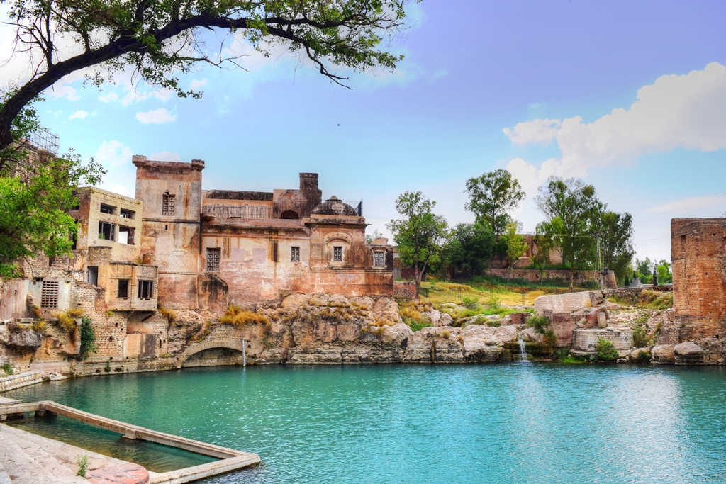 Katas Raj pond